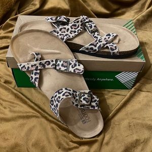 White mountain Gracie sandals